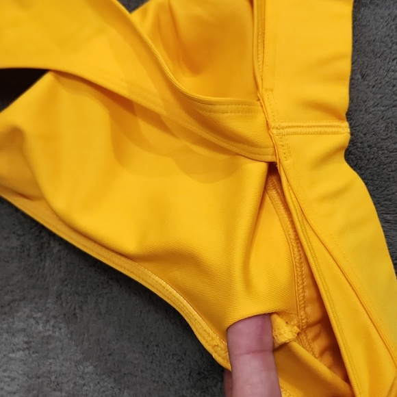 PINK by Victoria Secret Peekaboo Yellow sports bra medium - Picture 3 of 3